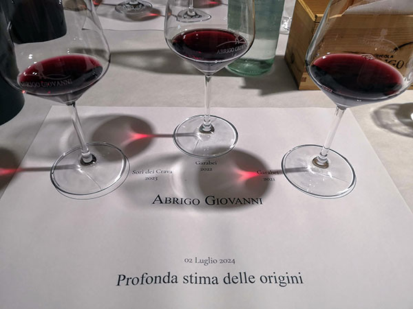 Giovanni Abrigo, calici di vino