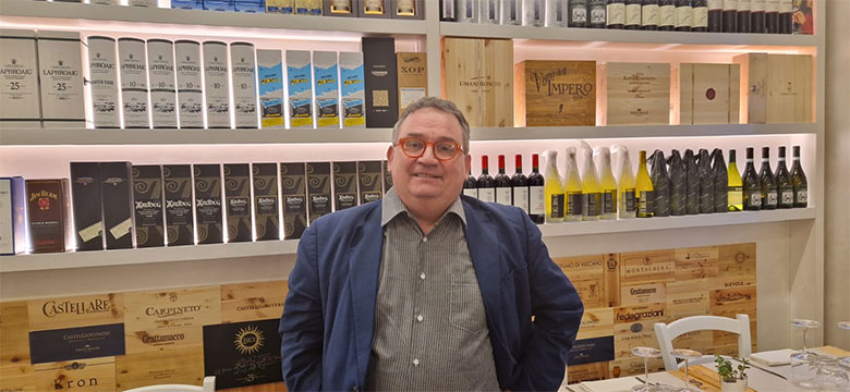 Maurizio Valeriani, diretto di Vinodabere.it