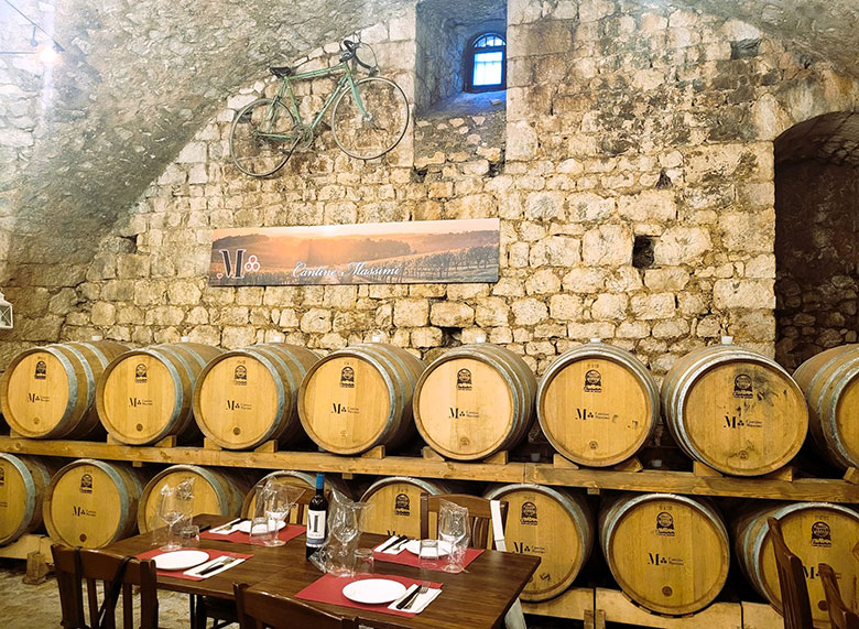 Cantine Massimi barricaia