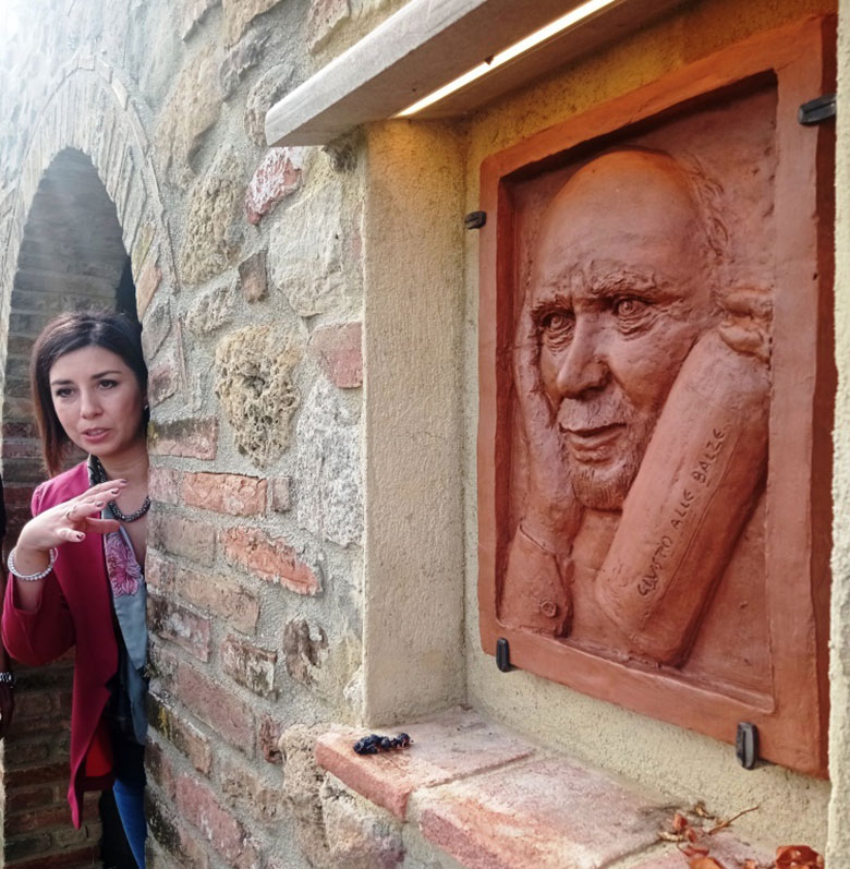 Claudia e l'opera dedicata a babbo Genuino