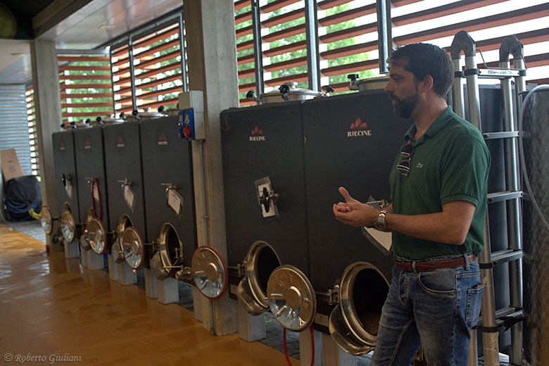 Alessandro Campatelli e i tini in cemento