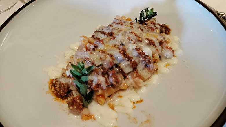 mafaldoni con ragoût di pecora al profumo di coriandolo