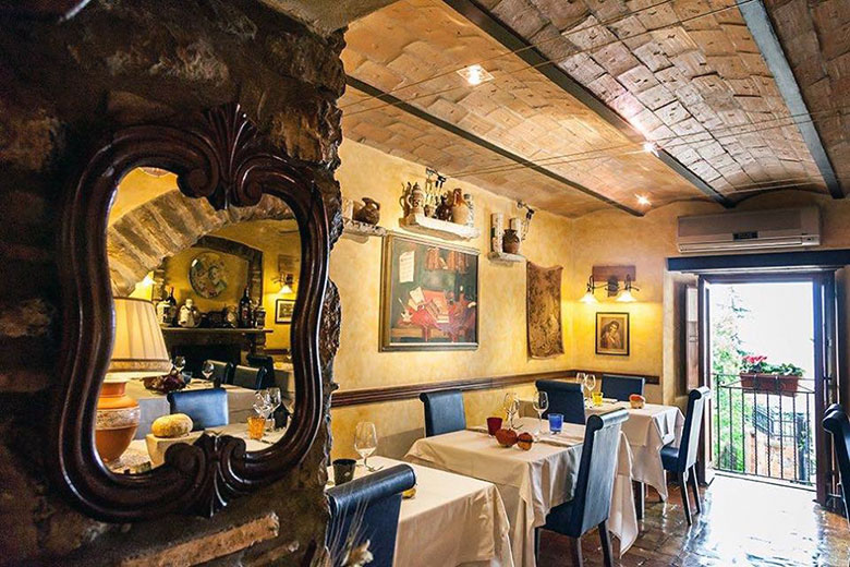 Sora Maria e Arcangelo, sala