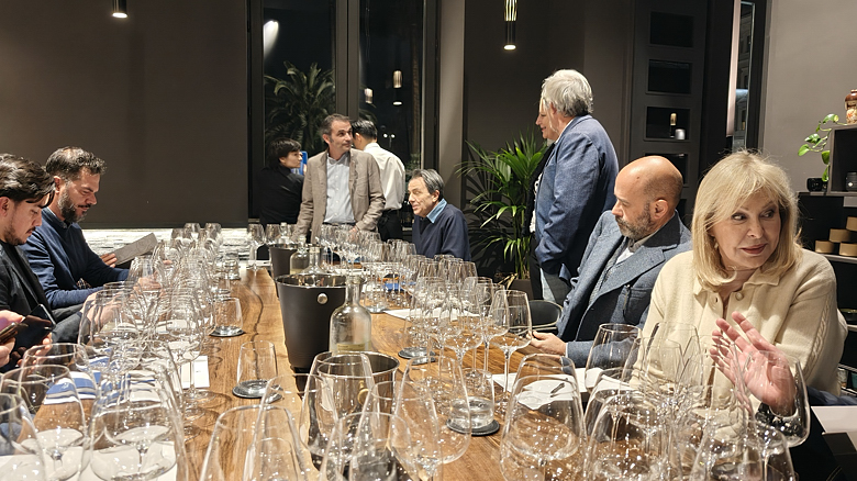 I giornalisti al ristorante Taki