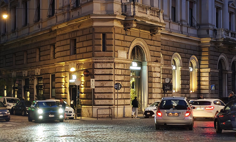 Le vetrine del ristorante Taki