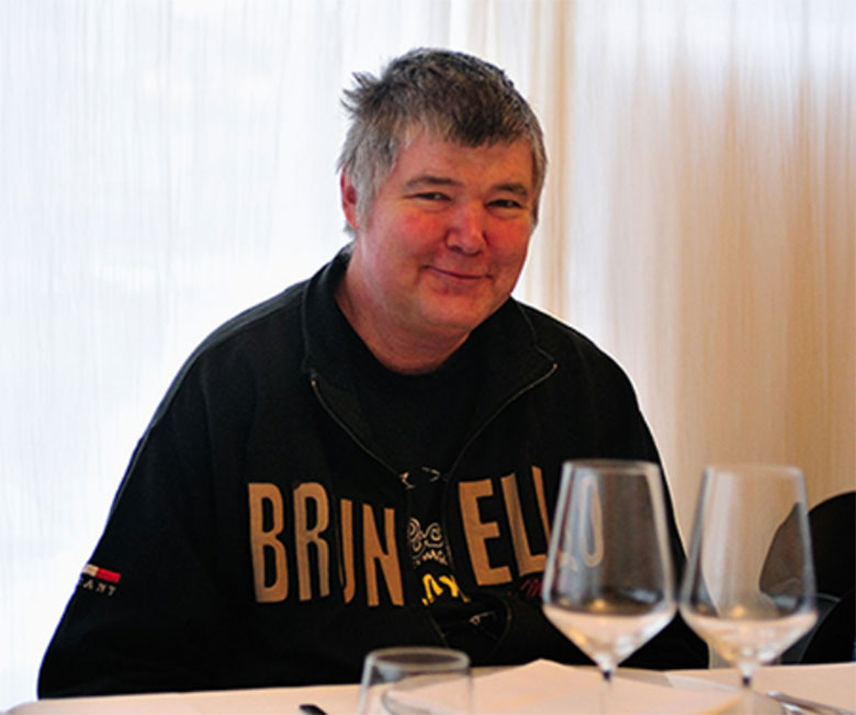 Kyle Phillips durante una riunione IGP