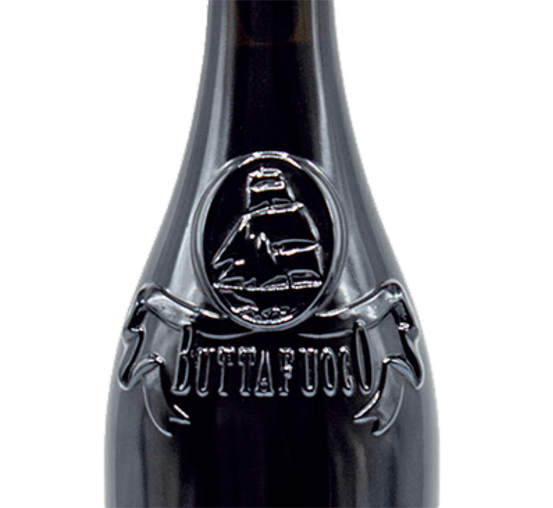 Il marchio del Buttafuoco impresso a fuoco sulla bottiglia