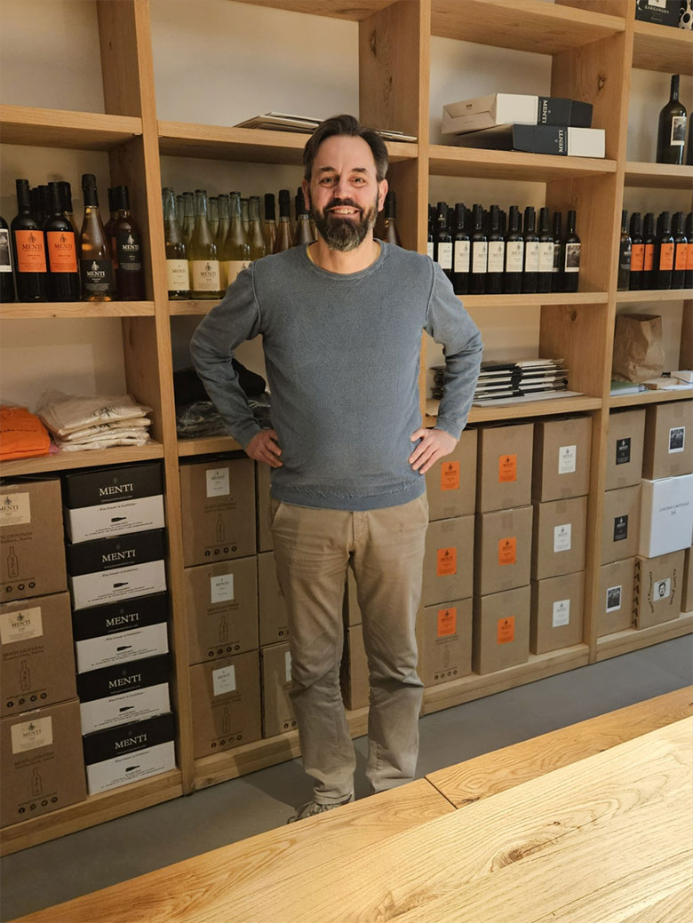 Stefano in sala degustazione