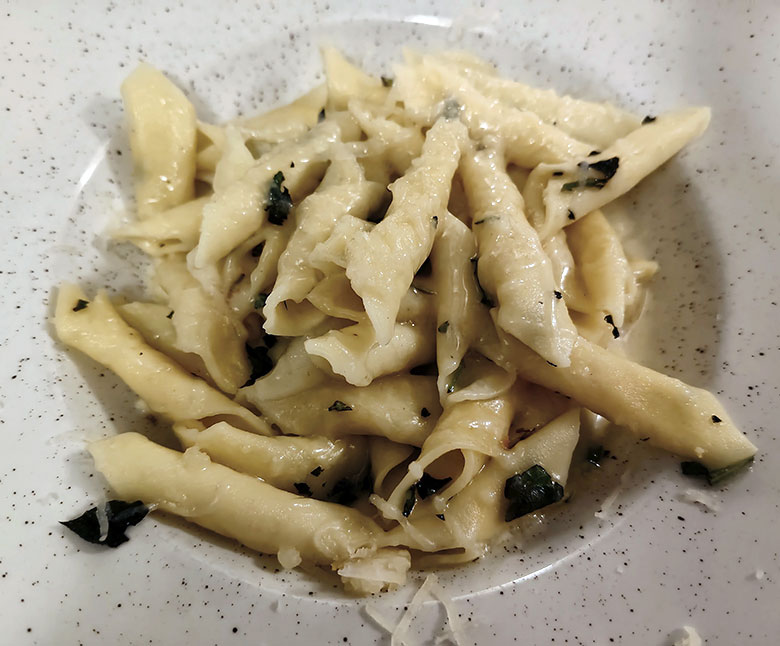 Fusi con erbe primaverili e formaggio Jamar