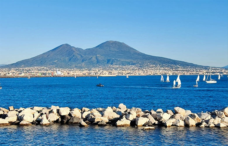 Veduta di Napoli e del Vesuvio