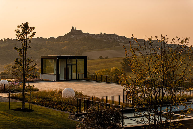 Hic et Nunc, vista sulle colline al tramonto