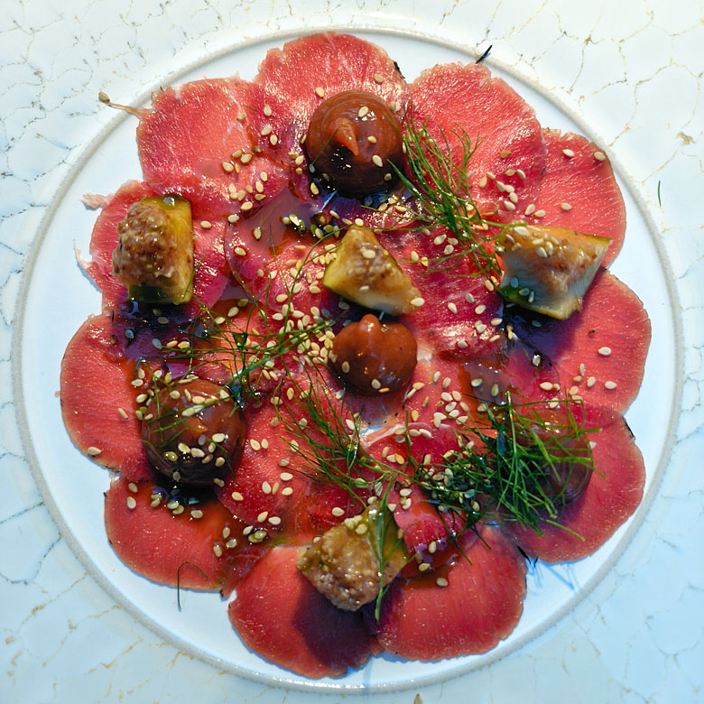 Pecora, fichi, nespole, sesamo e acciughe