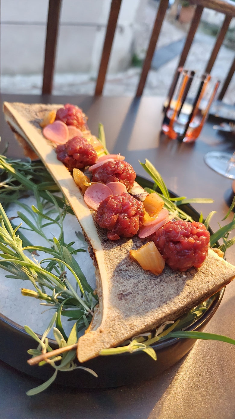 Tartare di manzo, midollo, kimchi